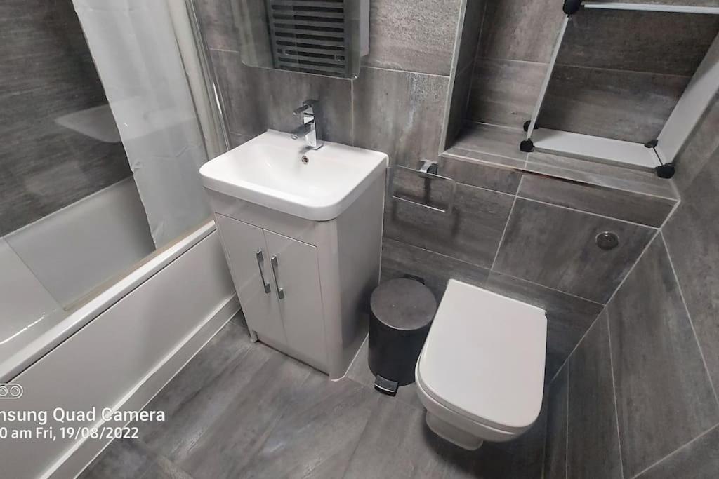 Central Apartment, Kings Cross 6 Mins Walk 런던 외부 사진