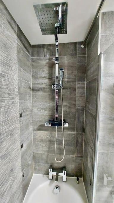 Central Apartment, Kings Cross 6 Mins Walk 런던 외부 사진